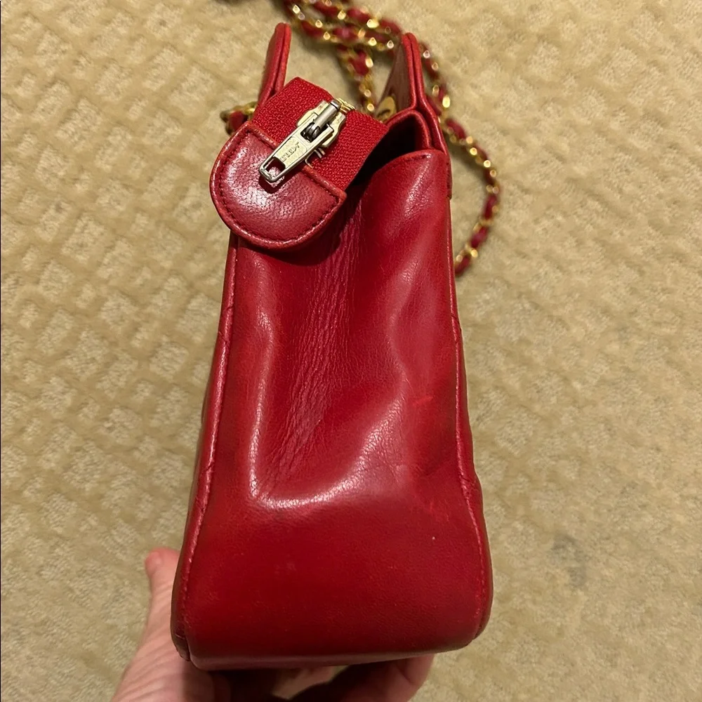 CHANEL Red Quilted Leather Shoulder Bag with Gold Chain